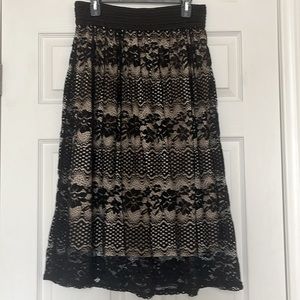 NWOT Metro Wear Floral Crochet Lace Midi Skirt with Beige Underlining, Size M.
